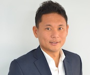 企業代表者顔写真