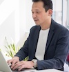 企業代表者顔写真